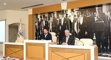 Başkan Gümrükçü Depremzedelerin Barınma İhtiyacı için Emlakçılarla Buluştu