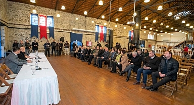 Başkan Soyer deprem yardımları için ilçe belediye başkanları ile buluştu