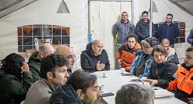 Başkan Soyer Hatay'da koordinasyon merkezine geldi