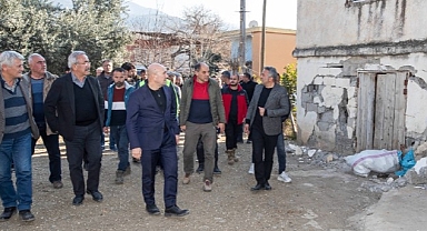 Başkan Soyer Osmaniye’de depremden etkilenen köyleri ziyaret etti “Siz yeter ki üretin”