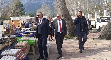 Başkan Topaloğlu pazar esnafını ziyaret etti