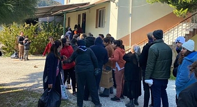 Burhaniye Belediyesi Deprem Bölgesinde Yardımları İlk Elden Ulaştırıyor