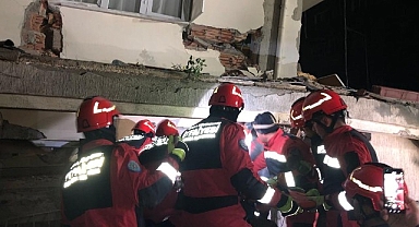 Büyükşehir Ekipleri Hatay’da Enkazın Altından Bir Aileyi Sağ Çıkardı