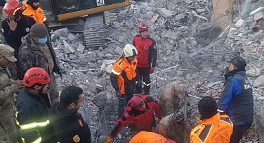 ÇAK Ekibi Deprem Bölgesinde Arama Kurtarma Çalışmalarını Sürdürüyor