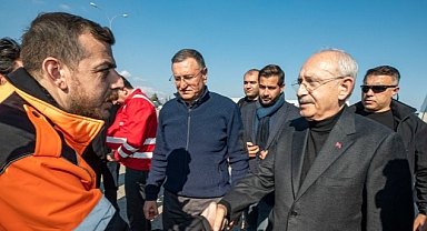 CHP lideri Kılıçdaroğlu, İzmir Büyükşehir'in Hatay’daki koordinasyon merkezini ziyaret etti