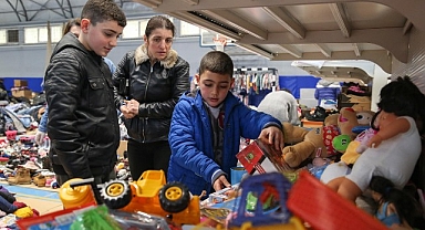 Dayanışma Marketi yardımları depremzedelerle buluşturuyor