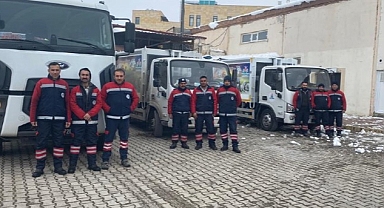 Deprem Bölgesine 3 Temizlik Aracı ve 14 Personel Daha Gönderildi