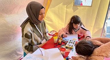 Depremi yaşayan çocuklar için ''oyun en iyi ilaçtır''