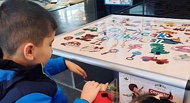 Depremzede çocuklar için oyuncak kumbarası