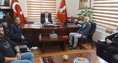 Depremzede kadın voleybol sporcusu İrem Kul'a Başkan Koştu, sahip çıktı