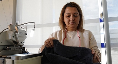 Depremzedeler İçin Kıyafet Dikiyorlar