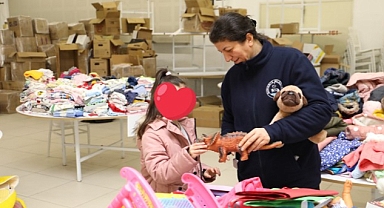 Depremzedelere Özel Sosyal Market Hizmet Veriyor