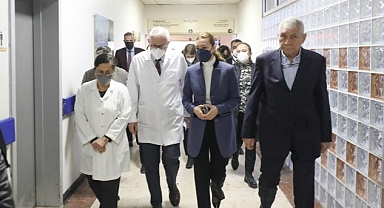 DEÜ Rektörü Hotar'dan Depremzede Yaralılara Moral Ziyareti