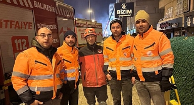 Edremit Belediyesi ekipleri deprem bölgesine ulaştı