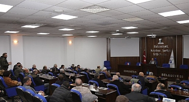 Edremit, deprem bölgesine destek için kenetlendi