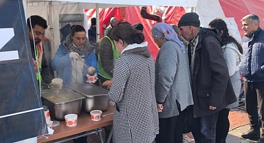 Efes Selçuk Belediyesi Malatya’da Yemek ve Sosyal Market Çadırı Kurdu