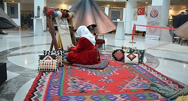 El yapımı Uşak Halıları, Kıbrıs Modern Sanat Müzesi'nde!