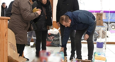 Foça’da Deprem Bölgesi İçin Yardımlar Toplandı