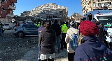 Gaziemir Belediyesi’nin sağlıkçıları depremzedelere şifa oluyor