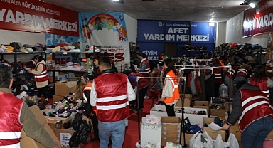Giyim bankası depremzedelerin hizmetinde