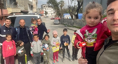 Gölcük Belediyesi Deprem Bölgesinde Çalışmalarını Sürdürüyor