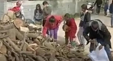 Gölcük Halkından Deprem Bölgesine Yakacak Yardımı