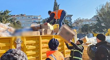 Gölcük'ten Deprem Bölgelerine 41 Tır Yardım Malzemesi