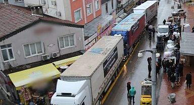Gölcüklüler Depremzedeler İçin Seferber Oldu 3 Tır Yola Çıktı
