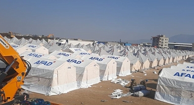 Hatay Defne'de çadır kent ve sahra hastanesi kurulumuna başlandı