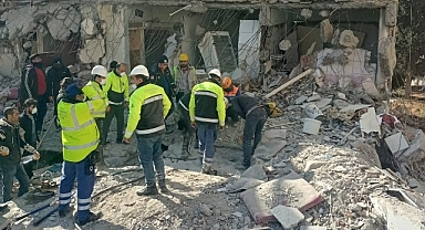 İzmir Büyükşehir Belediyesi ekipleri Hatay'da umudu büyütüyor