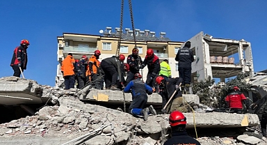 İzmir Büyükşehir Belediyesi ekipleri Osmaniye'deki çalışmalarını sürdürüyor