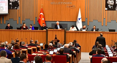 İzmir Büyükşehir Belediyesi'nden deprem bölgesindeki çiftçilere yem desteği
