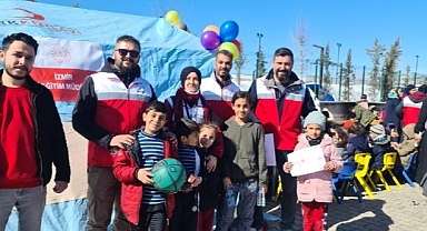 İzmir İl Milli Eğitim Müdürlüğü Psikososyal Destek İle Depremzedelerin Yüreğindeki Yaraları Sarmak İçin Çalışıyor