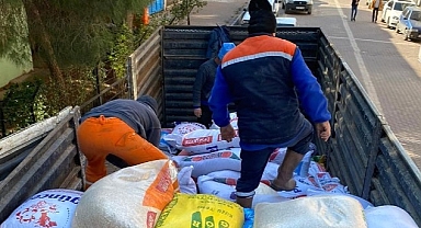İzmir Kınık’tan Afetzedelere Yem Desteği