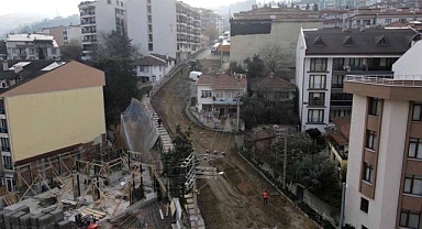 Karamürsel 101. Cadde araç ve yayalar için güvenli hale geliyor