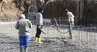 Karamürsel Kızderbent'te çok amaçlı salonun temeli atıldı