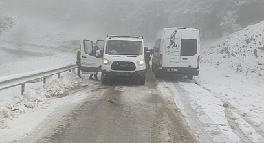 Karda mahsur kalanları İzmir Büyükşehir Belediyesi ekipleri kurtardı