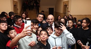 Keçiören Belediyesinden Kitap ve Laboratuvar Ekipmanı Desteği
