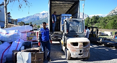 Kemer’in 7’inci yardım tırı yola çıktı