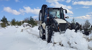 Kemer’in yüksek kesimlerinde kar etkili oldu