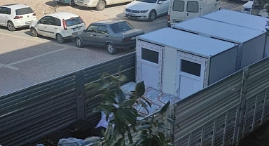 Kınık Belediyesi atölyelerinde seyyar banyo ve tuvalet üretip deprem bölgesine gönderiyor 