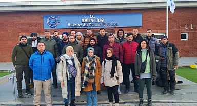 Kınık’taki gönüllü öğretmenlerden depremzedelere yardım