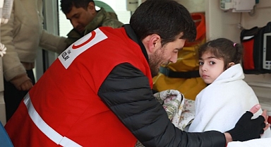 Kızılay Afet Bölgesinde Yardım Çalışmalarını Sürdürüyor