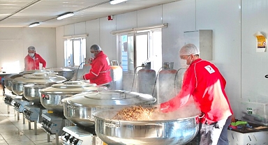 Kızılay Gönüllü Şefler Milyonlarca Kap Yemek Yaptı