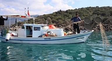 Muğla Balıkçıları Bu Kez Afetzedeler İçin Ağ Attı