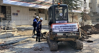 Muğla Büyükşehir Ekipleri Deprem Bölgesinde Altyapı Tamiratlarına Devam Ediyor