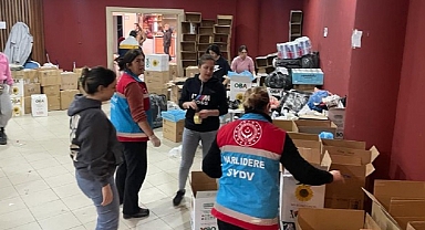 Narlıdere’den Deprem Bölgesine Sevkiyat Sürüyor