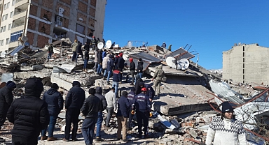 Nevşehir Belediyesi İtfaiye Müdürlüğü 64 Saat Sonra 2 Kişiyi Daha Enkazdan Çıkarttı