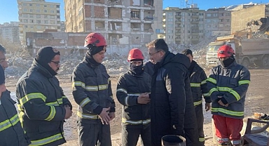Savran’dan, Deprem Bölgesine Kahraman İtfaiye Erlerine Ziyaret