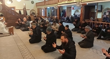 Tarihi Camide Depremzedeler İçin Buluştular